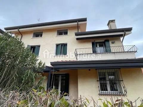 Villa unifamiliare via Tiziano Vecellio, 100, Arcella - Sant'Antonino, Padova