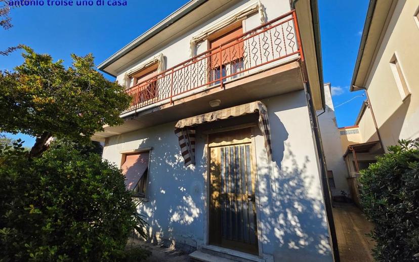 Villa plurifamiliare piazza Antonio Gramsci, Centro, Agliana — foto 3 di 13