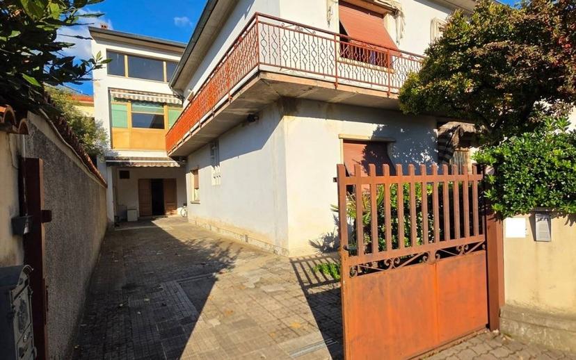 Villa plurifamiliare piazza Antonio Gramsci, Centro, Agliana — foto 10 di 13