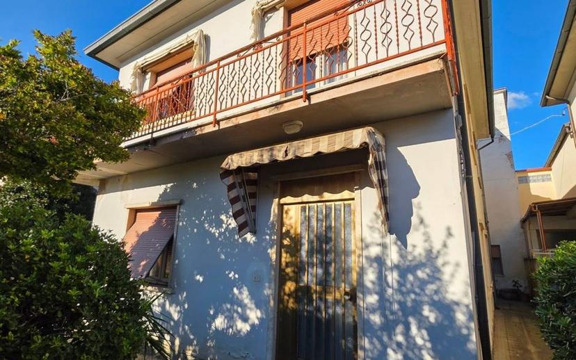 Villa plurifamiliare piazza Antonio Gramsci, Centro, Agliana — foto 5 di 13