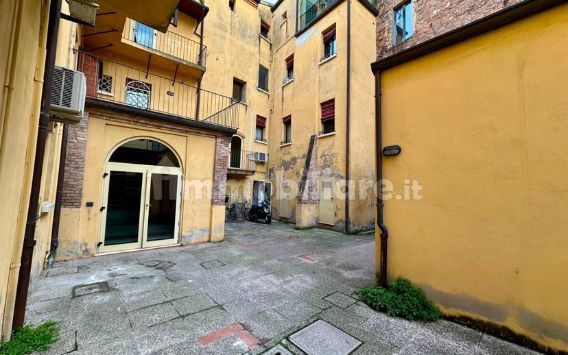 Bilocale via della Vittoria, Centro Storico, Ferrara — foto 4 di 21