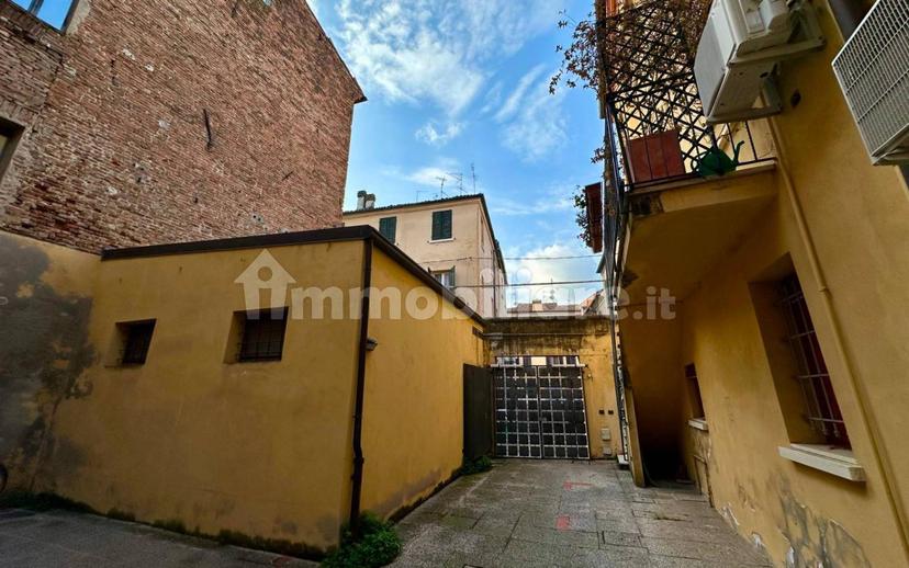 Bilocale via della Vittoria, Centro Storico, Ferrara — foto 15 di 21