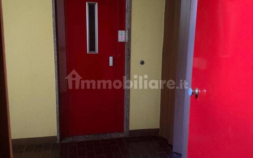 Trilocale ottimo stato, primo piano, Centro, Sondrio — foto 11 di 24