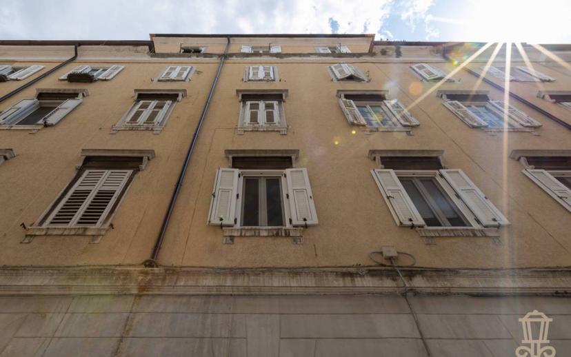 Bilocale buono stato, quarto piano, Città Vecchia, Trieste — foto 12 di 19