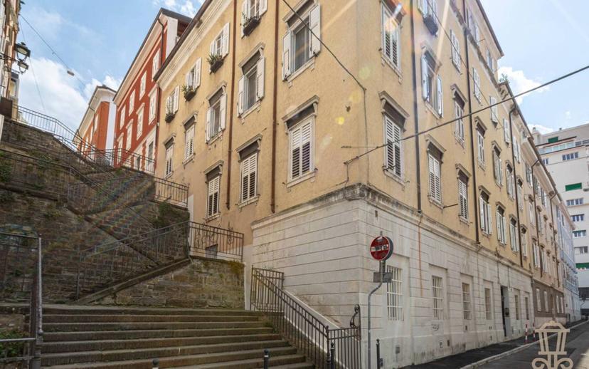 Bilocale buono stato, quarto piano, Città Vecchia, Trieste — foto 13 di 19