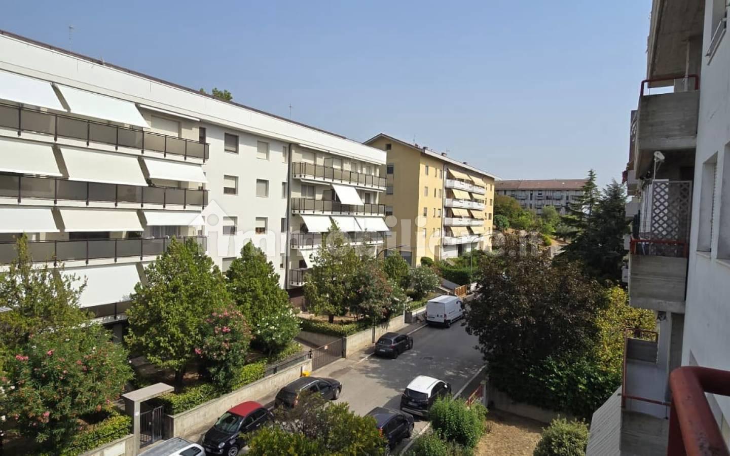 Trilocale via Campo Felice 30, Colli Innamorati - Madonna, Pescara