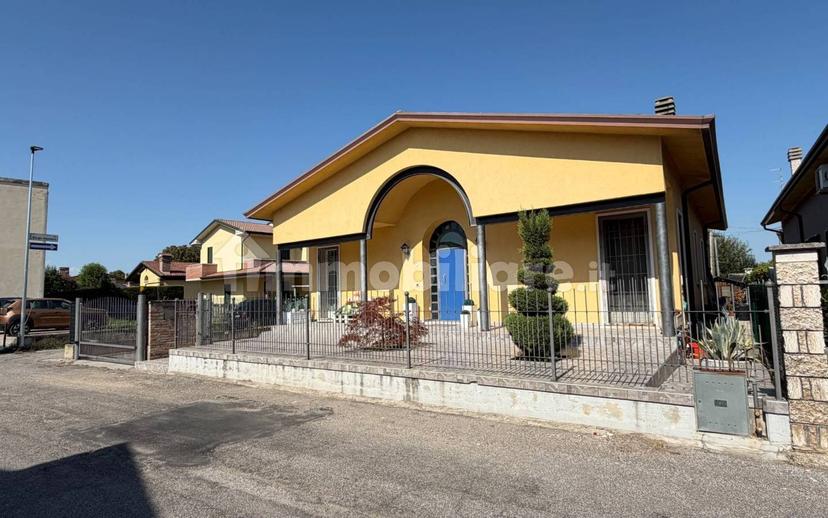 Villa unifamiliare via Achille Grandi, Centro, Bovolone — foto 13 di 13