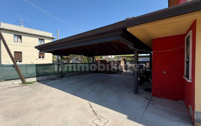 Villa unifamiliare via Achille Grandi, Centro, Bovolone — foto 2 di 13
