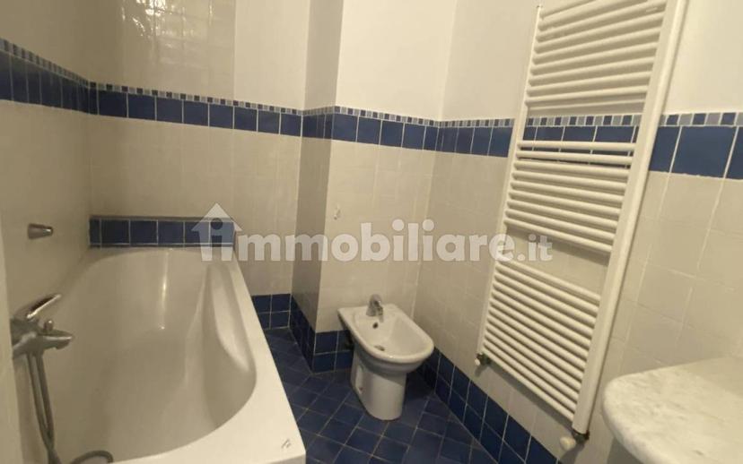 Trilocale via San Leonardo snc, Piazza Anfiteatro - Torre Guinigi, Lucca — foto 4 di 13