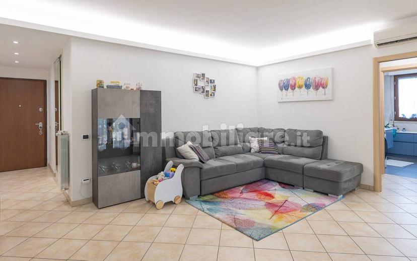 Trilocale Nino Bixio 170, Centro, Caronno Pertusella — foto 30 di 31