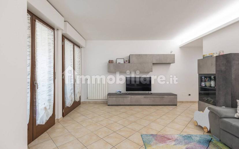 Trilocale Nino Bixio 170, Centro, Caronno Pertusella — foto 6 di 31