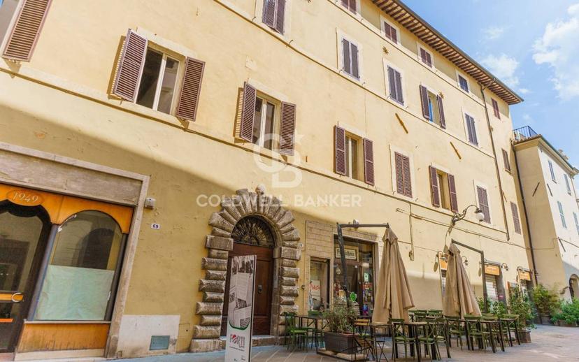 Quadrilocale corso G. Mazzini 71, Centro Storico, Spoleto — foto 22 di 31