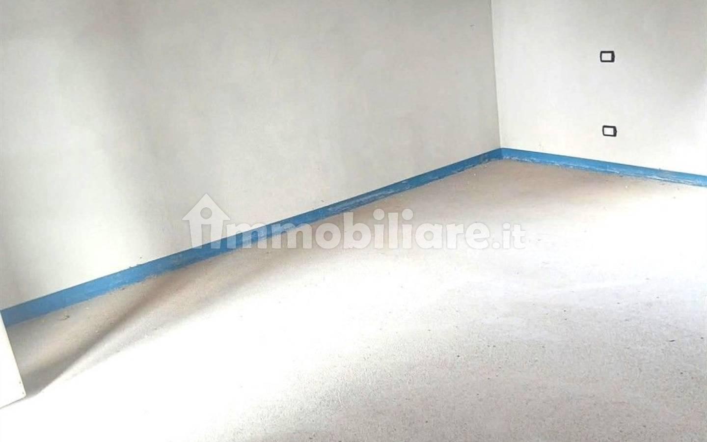 Trilocale via della vergine, Centro, Airuno