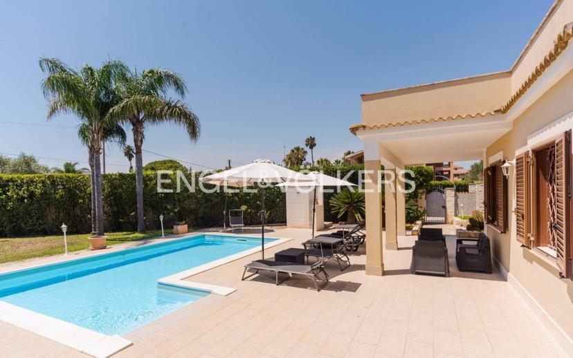 Villa unifamiliare via Lago di Lugano 33, Fontane Bianche, Siracusa — foto 14 di 40