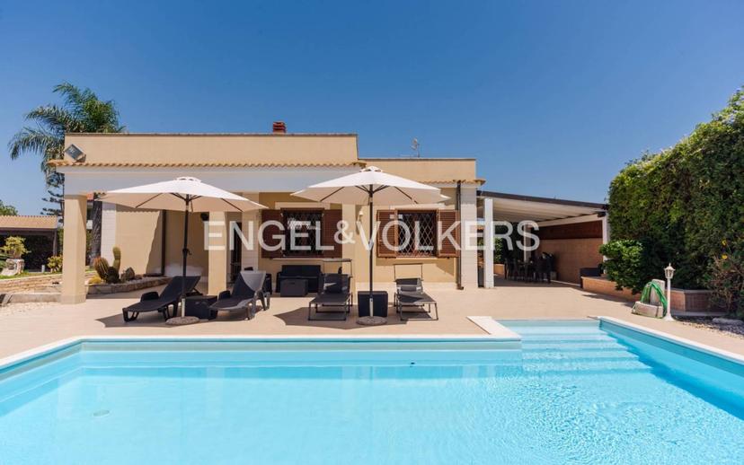 Villa unifamiliare via Lago di Lugano 33, Fontane Bianche, Siracusa