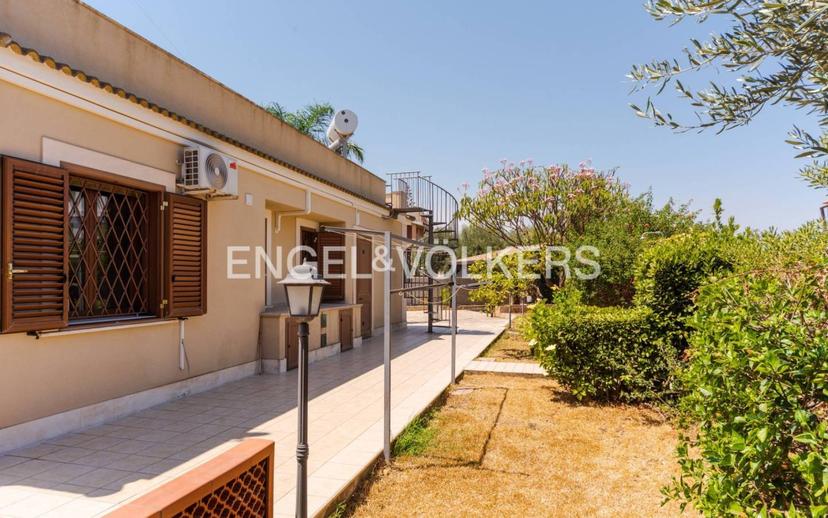 Villa unifamiliare via Lago di Lugano 33, Fontane Bianche, Siracusa — foto 6 di 40
