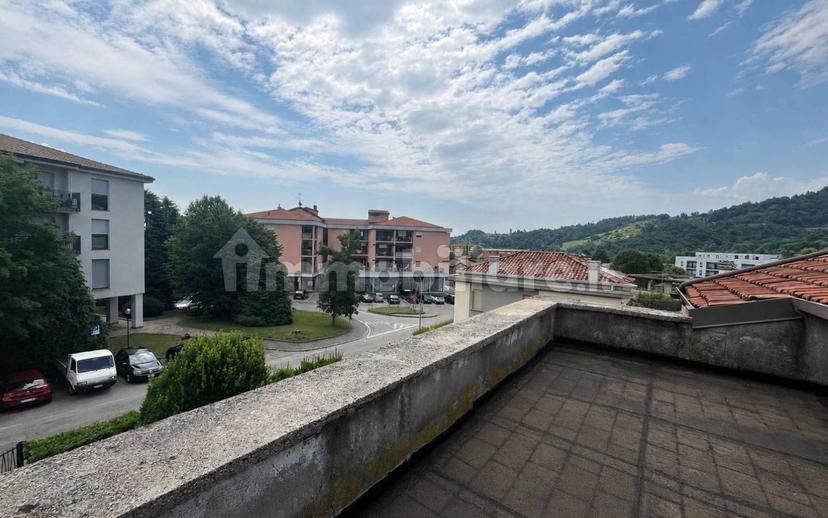 Villa bifamiliare, da ristrutturare, 320 m², Valverde, Bergamo — foto 3 di 18