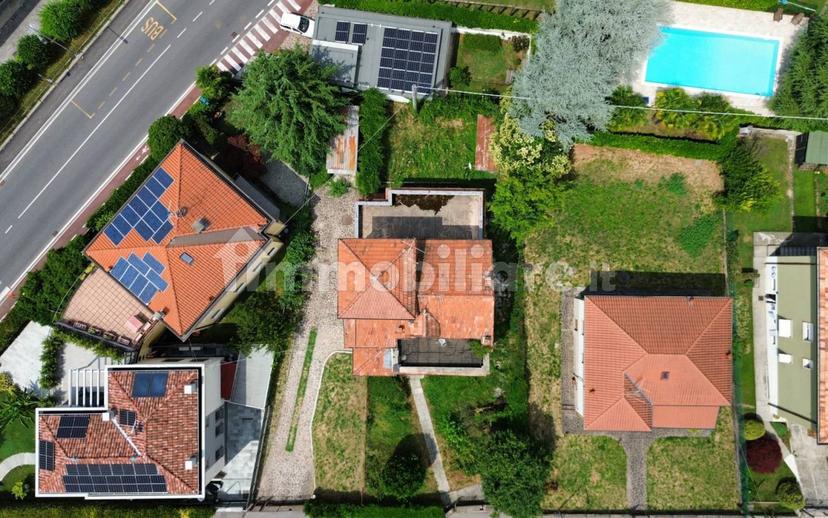 Villa bifamiliare, da ristrutturare, 320 m², Valverde, Bergamo — foto 2 di 18