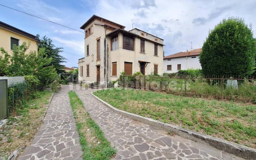 Villa bifamiliare, da ristrutturare, 320 m², Valverde, Bergamo — foto 4 di 18