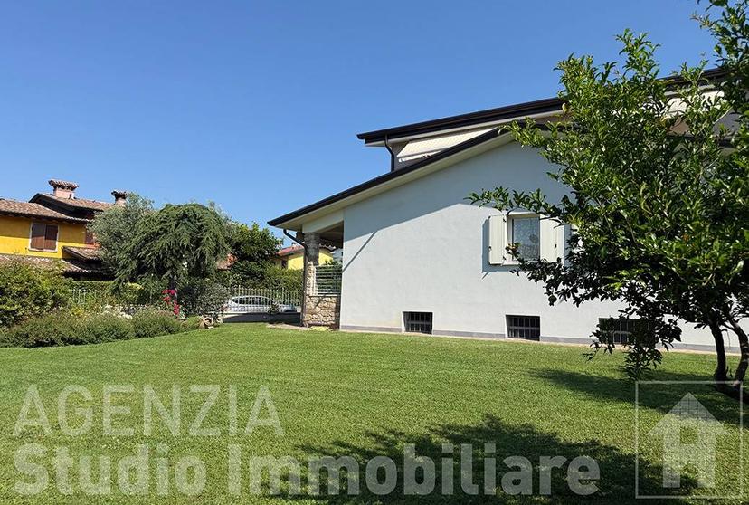 Villa bifamiliare via del Santuario, Lonato, Lonato del Garda