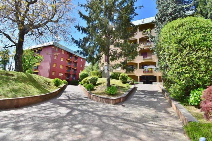 Trilocale via G. Mazzini 6, Centro, Appiano Gentile — foto 12 di 28
