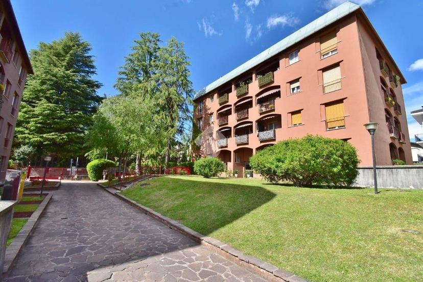 Trilocale via G. Mazzini 6, Centro, Appiano Gentile — foto 13 di 28