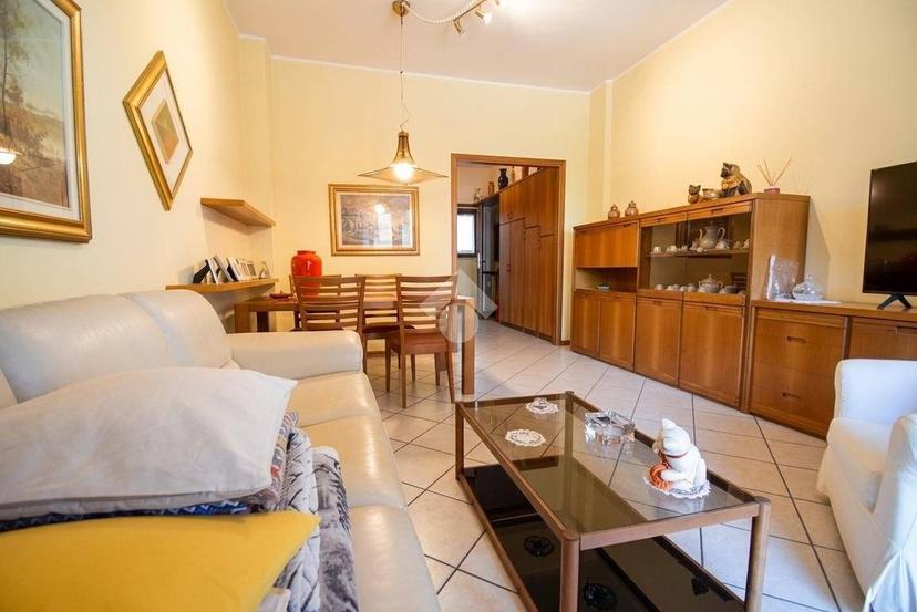 Trilocale via G. Mazzini 6, Centro, Appiano Gentile — foto 10 di 28