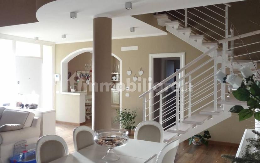 Villa unifamiliare viale Enrico Mattei, Centro, Guastalla — foto 7 di 41