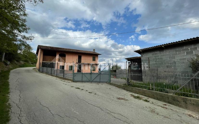 Cascina frazione Annunziata 96, La Morra — foto 3 di 22