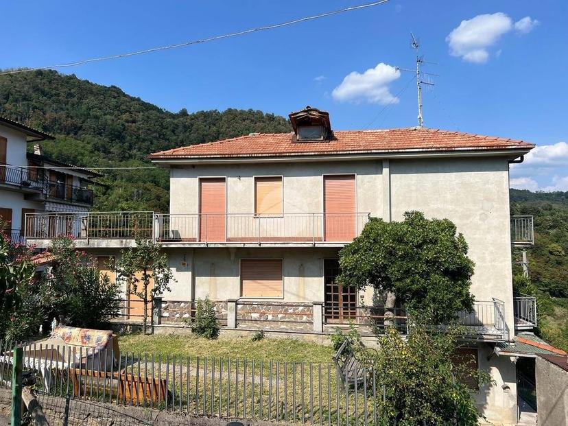 Quadrilocale porzione bifamiliare via Attilie 4, Fanti, Gandosso