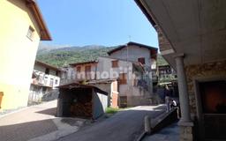 Villa a schiera piazza Pusterla, Centro, Mello