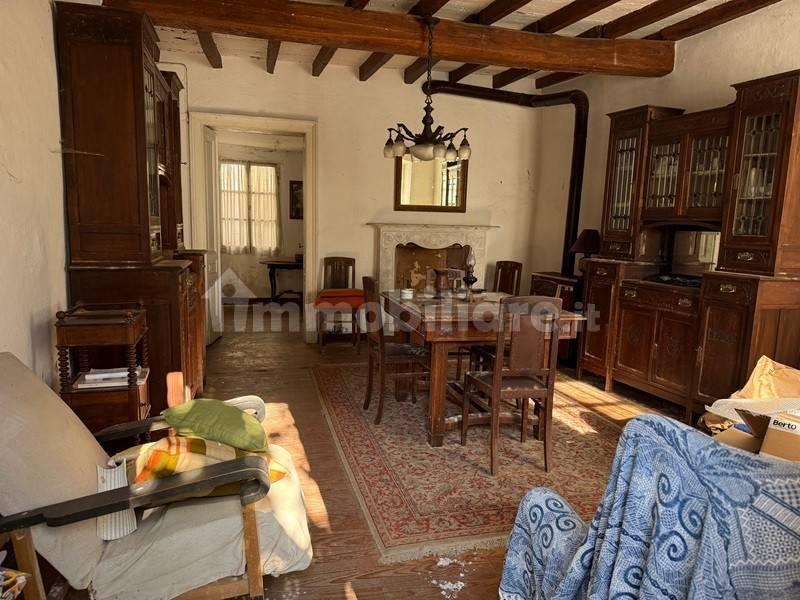 Casale via Clemente Vercellone 19, Sordevolo