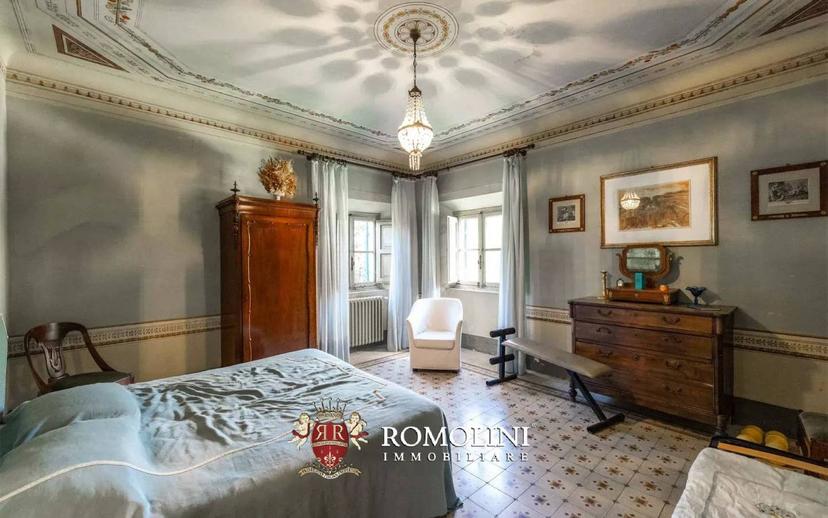 Villa unifamiliare, da ristrutturare, 839 m², Camaiore Paese, Camaiore