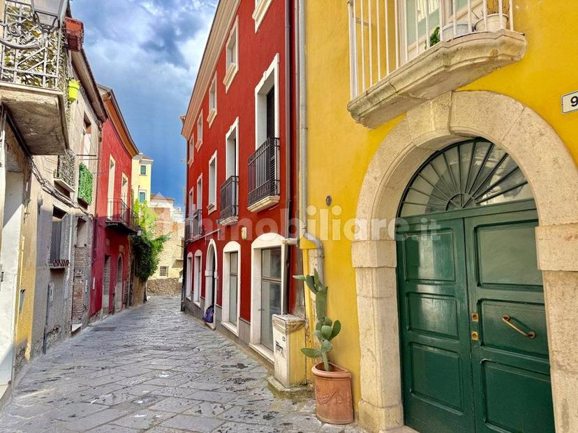 Trilocale via Manfredi di Svevia, Centro Storico, Benevento — foto 4 di 15