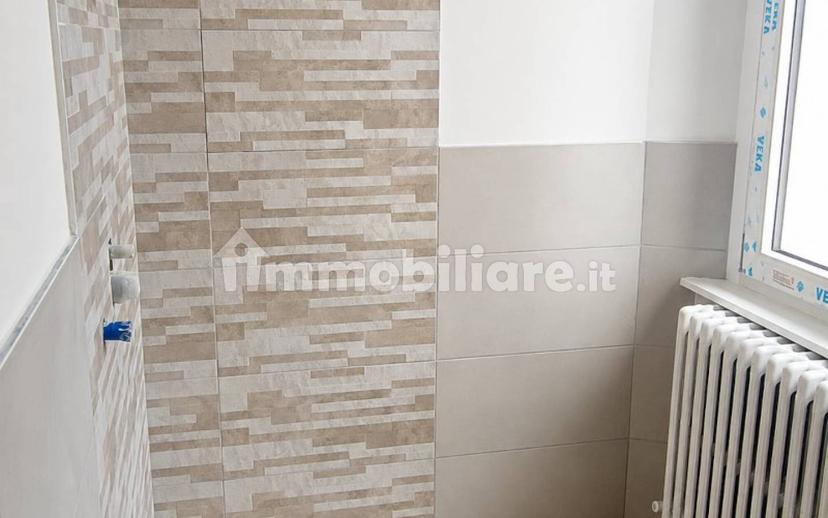 Quadrilocale via Don Gian Battista Lombardi, Centro, Ponte San Pietro — foto 3 di 20