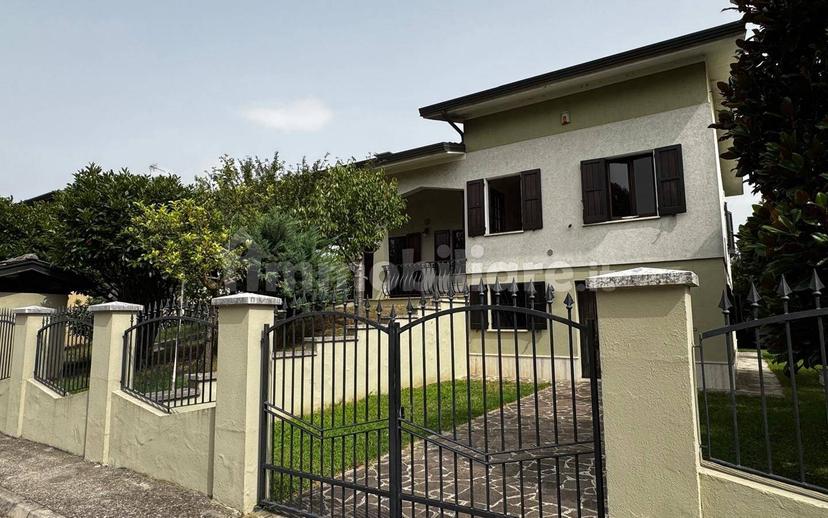 Villa unifamiliare, buono stato, 340 m², Governolo, Roncoferraro — foto 10 di 24