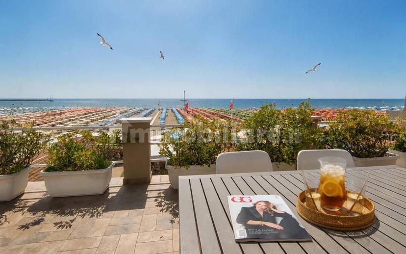 Quadrilocale viale Regina Margherita 96, Lungomare, Viareggio — foto 8 di 11