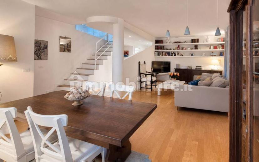 Quadrilocale viale Regina Margherita 96, Lungomare, Viareggio — foto 4 di 11