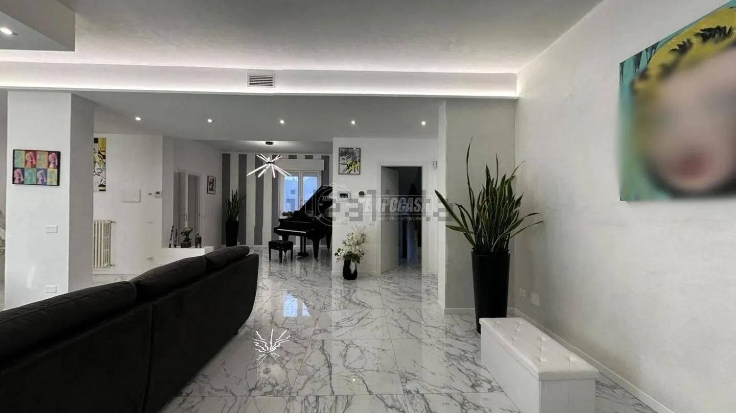 Villa bifamiliare, ottimo stato, 336 m², Centro, Chiari