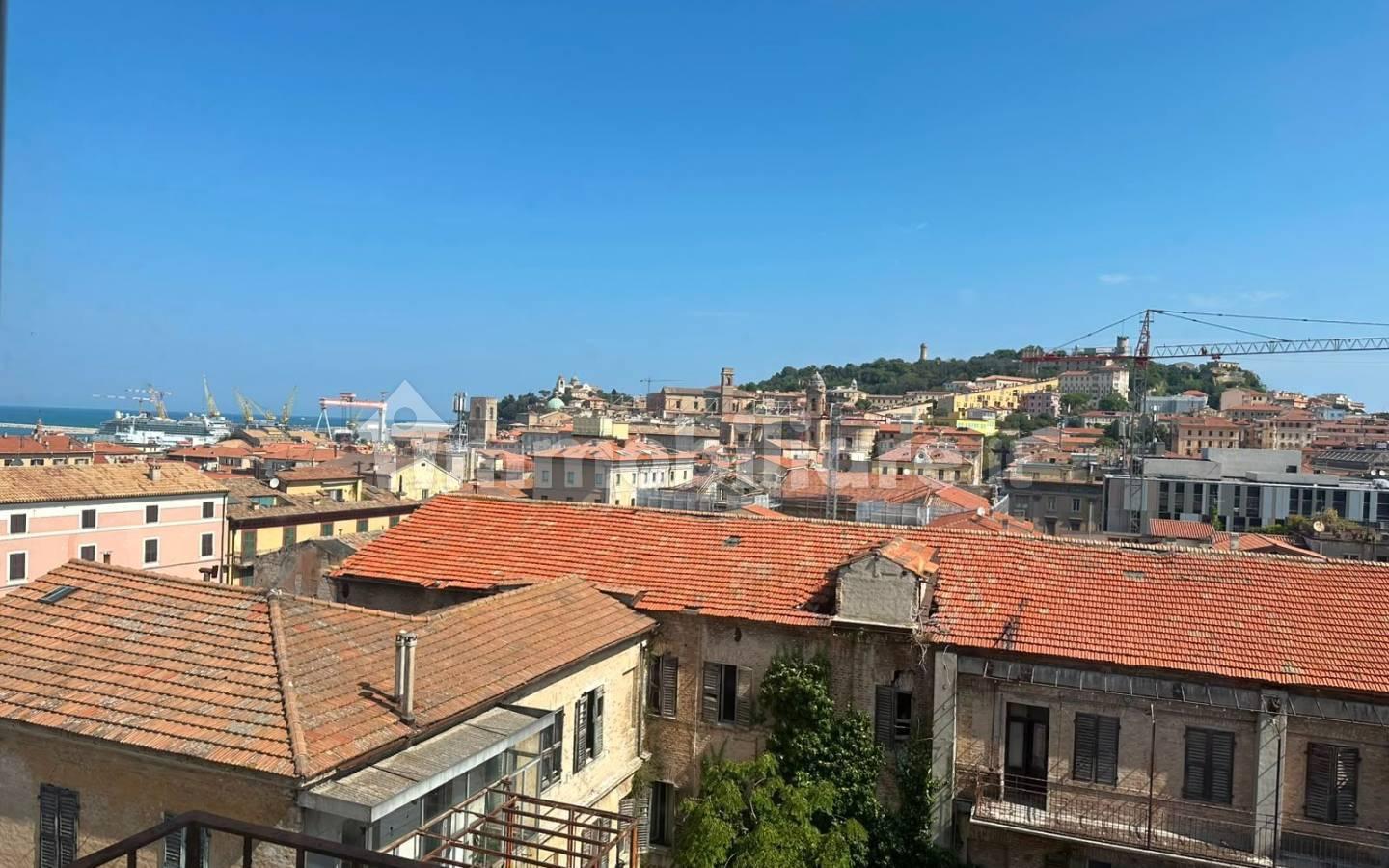 Stanza doppia via Curtatone, Ancona