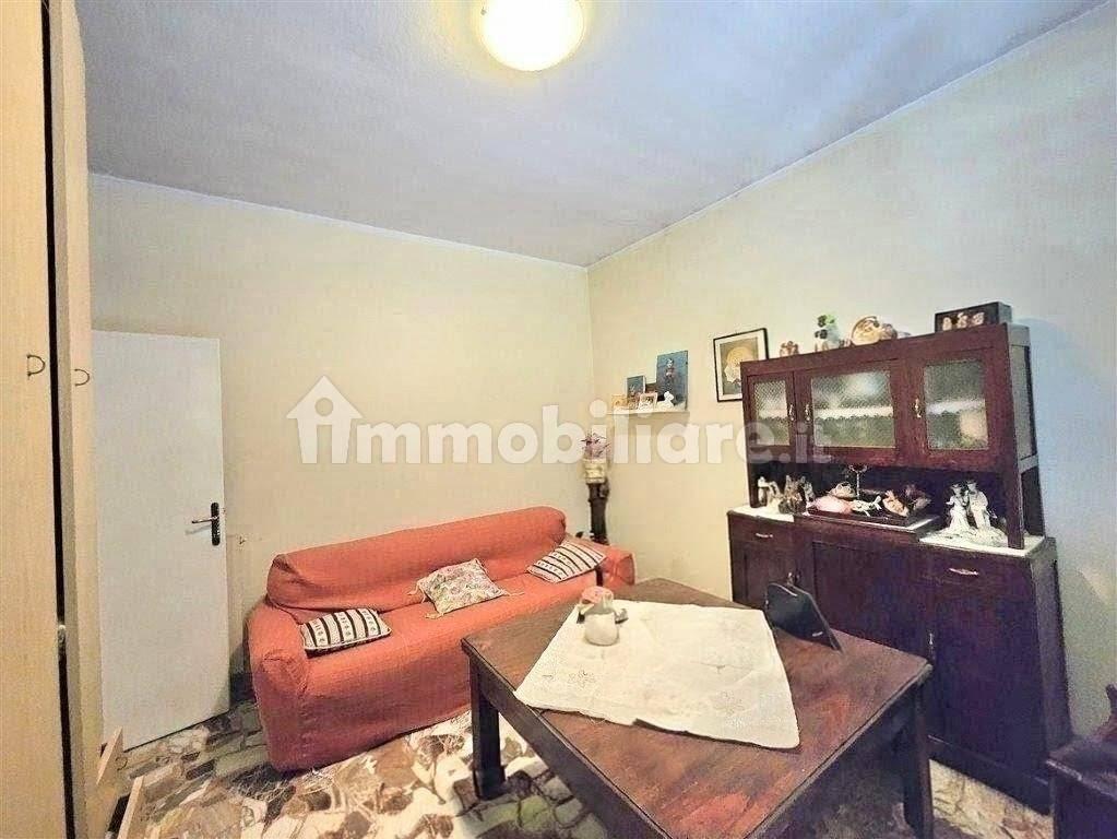 Terratetto unifamiliare 100 m², da ristrutturare, Marina di Massa Centro, Massa