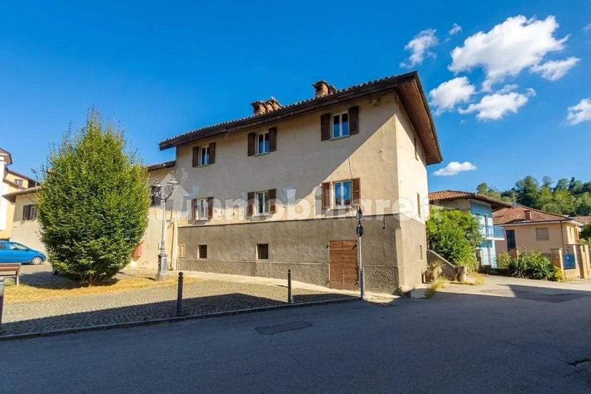 Terratetto unifamiliare 340 m², da ristrutturare, Dogliani