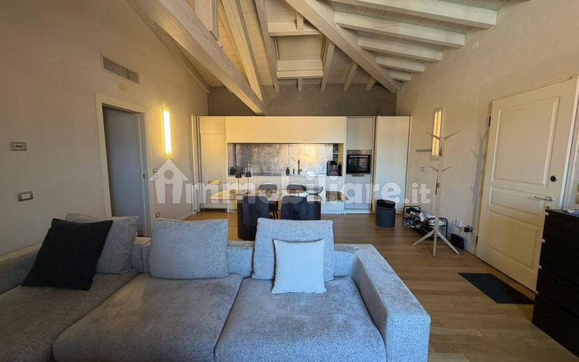 Trilocale vicolo Cavalletto 6, Centro Storico, Verona — foto 3 di 11