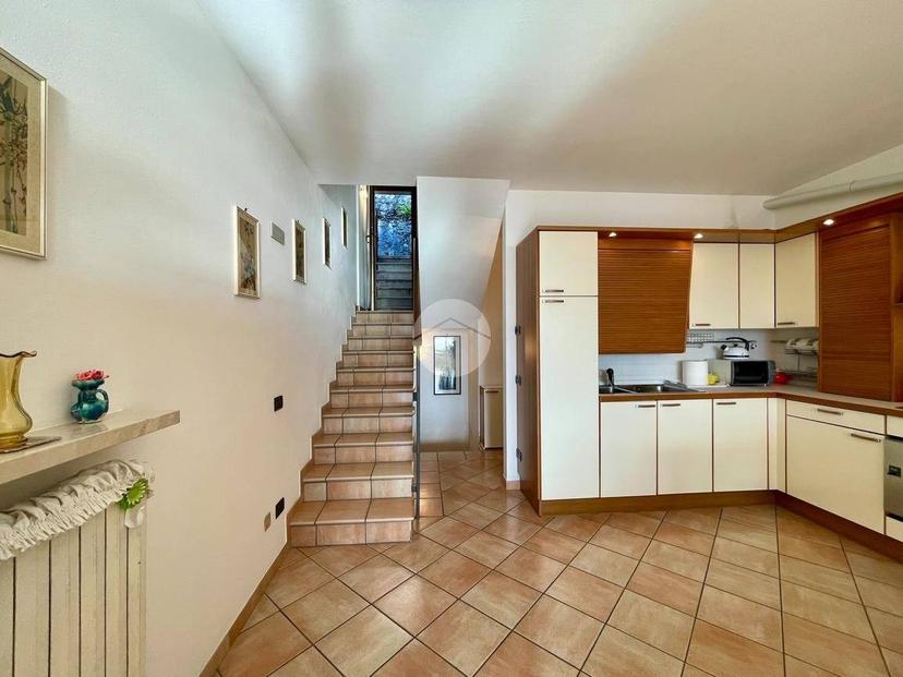Trilocale Località Camille 17, Centro, Torri del Benaco — foto 5 di 27