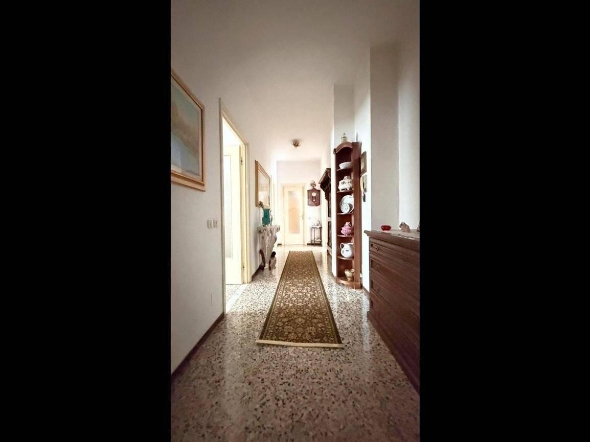 Trilocale via via verdi 1111, Centro Storico, Voghera