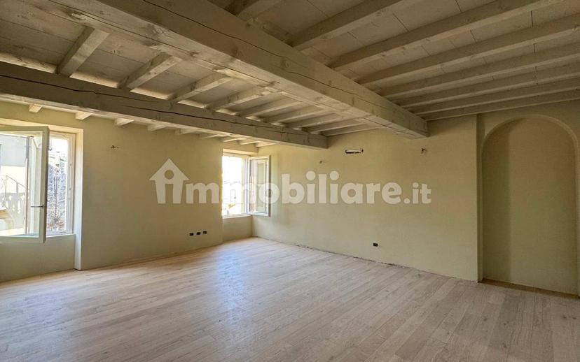 Quadrilocale via Carlo Cocastelli, Centro, Mantova