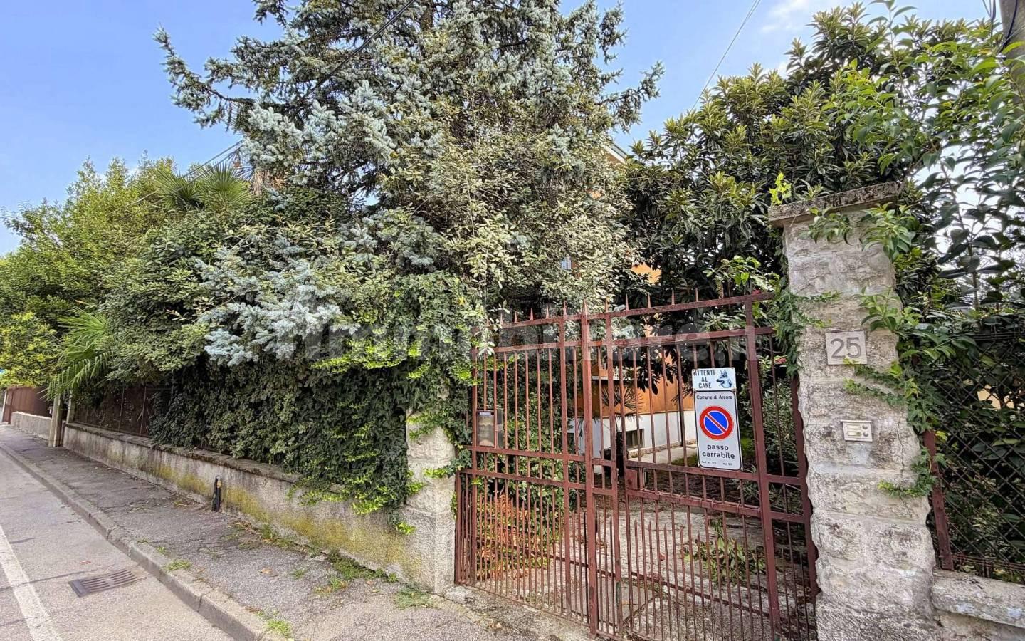 Villa unifamiliare via Beretta 23, Centro, Arcore