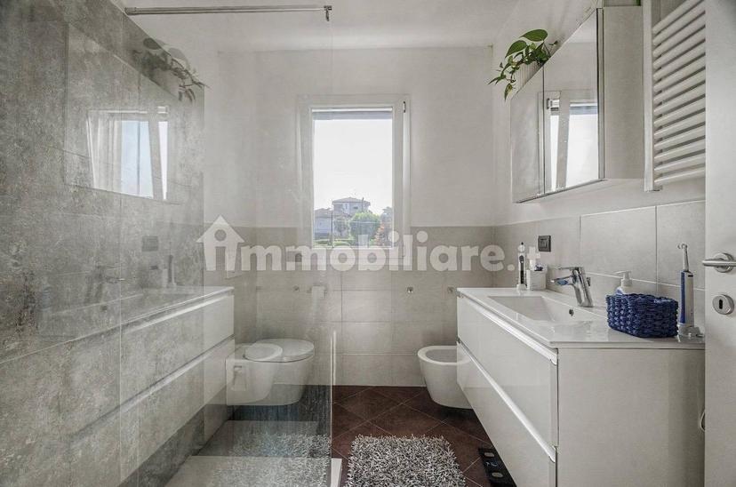 Trilocale via M. Buonarroti, 15, Uggiate con Ronago — foto 31 di 41