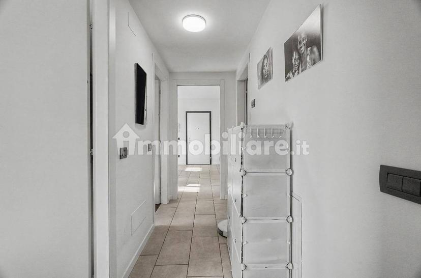 Trilocale via M. Buonarroti, 15, Uggiate con Ronago — foto 9 di 41