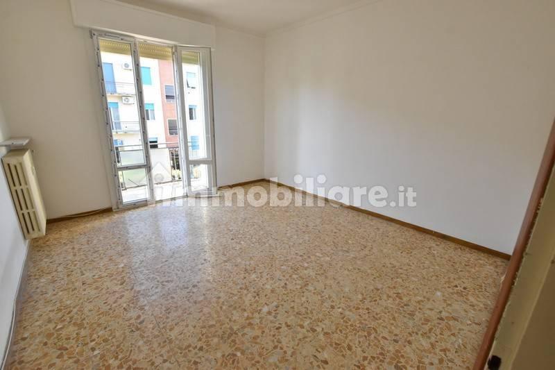 Quadrilocale via Caduti di Cefalonia, Centro, Fidenza — foto 29 di 44